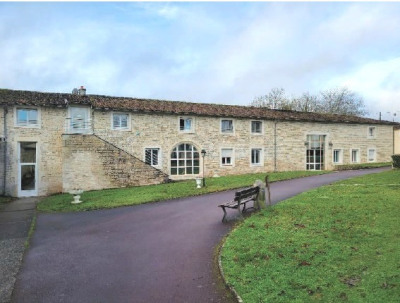 Château et ensemble immobilier – 2 500 m² à Brieuil-sur-Chizé (79170) – photo 6