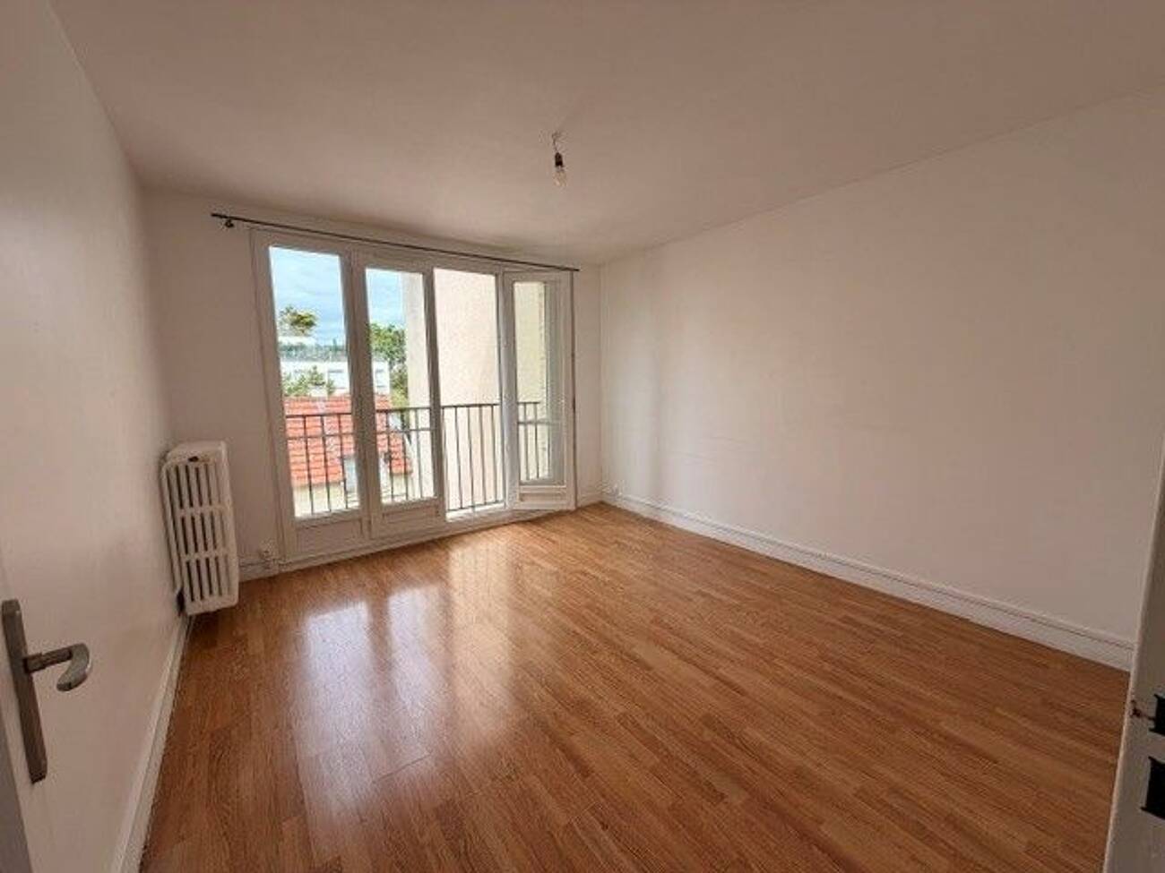 Studio avec ascenseur et cave – 29 m² à Courbevoie (92400) – photo 3