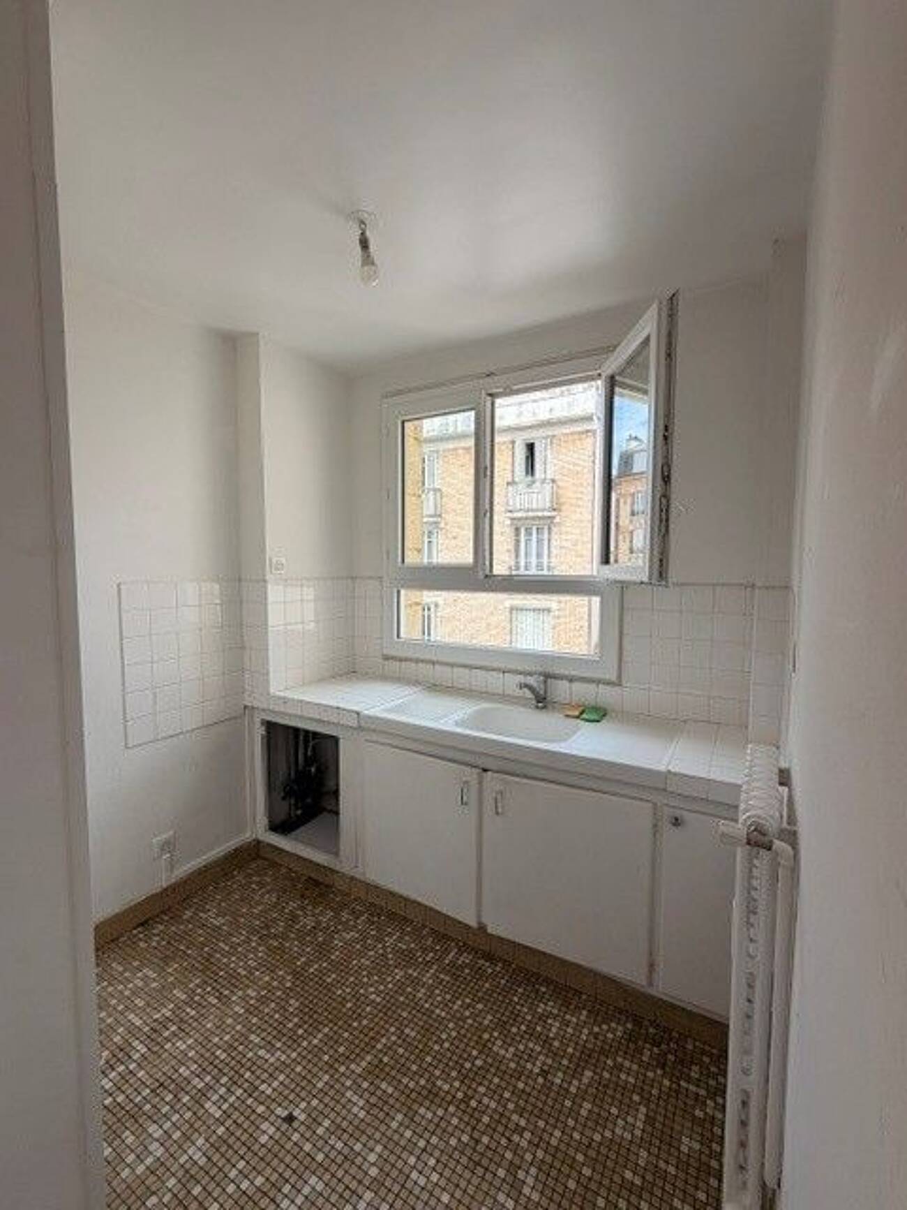 Studio avec ascenseur et cave – 29 m² à Courbevoie (92400) – photo 5